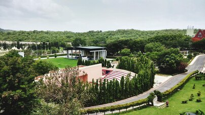 proyecto 4 1 Modern single-family house with contemporary design and landscaped surroundings